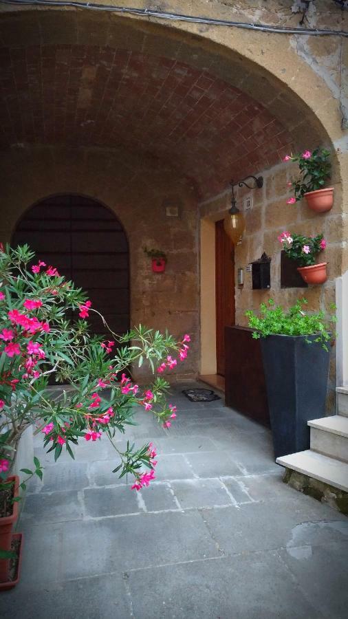 Cittadella 13 Romantic House Pitigliano Kültér fotó